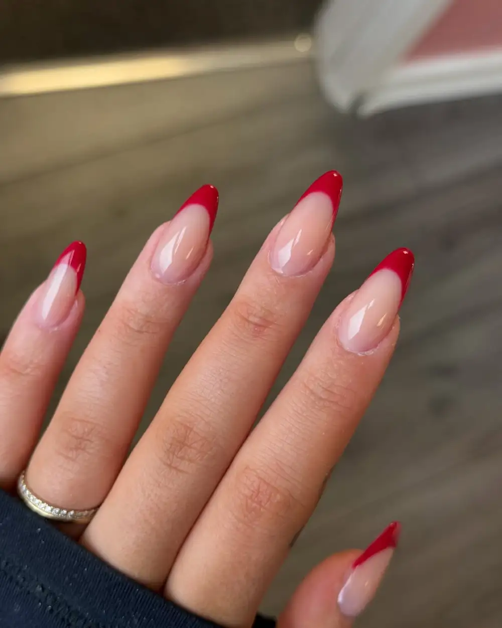 	Red nails	