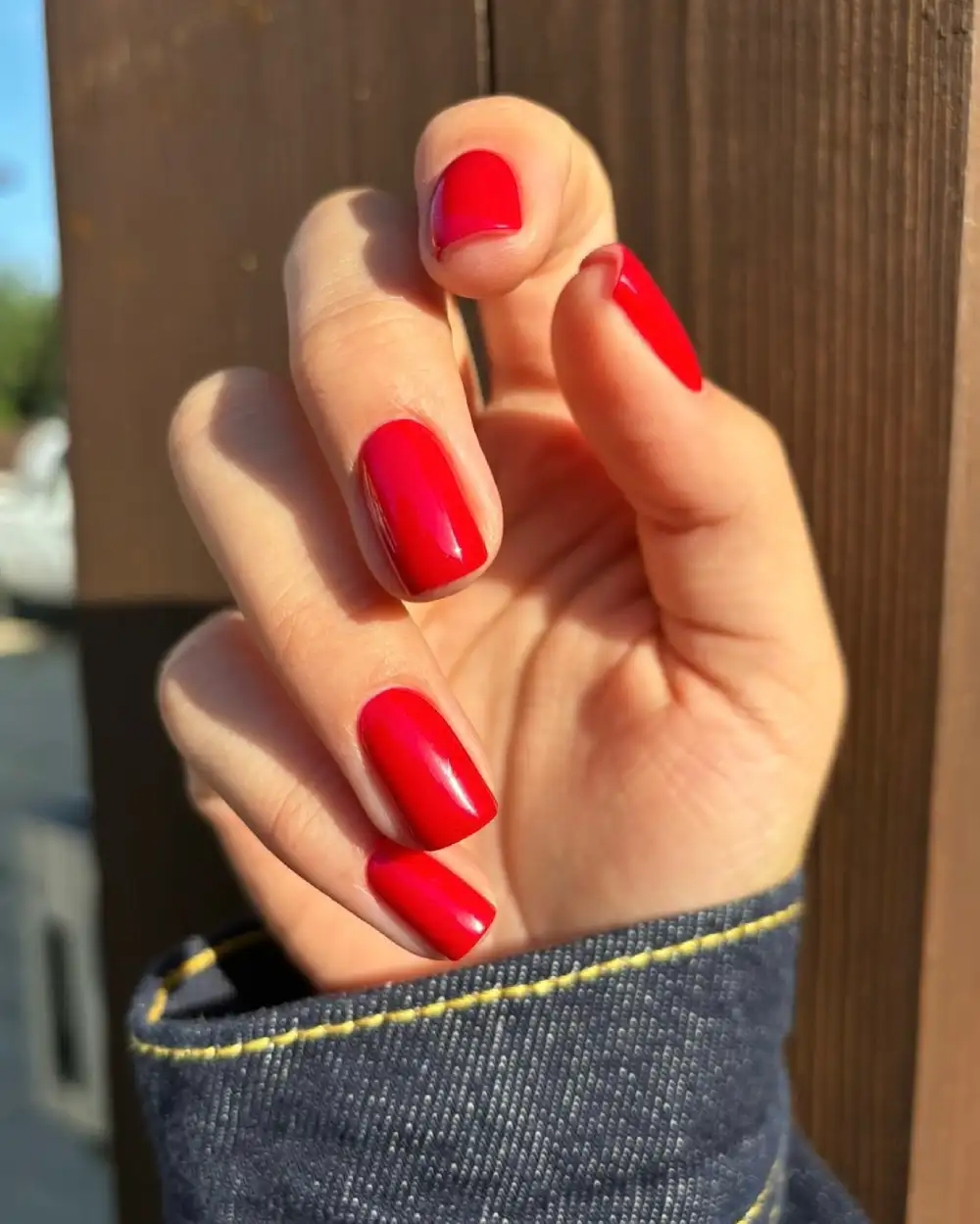 	Red nails	