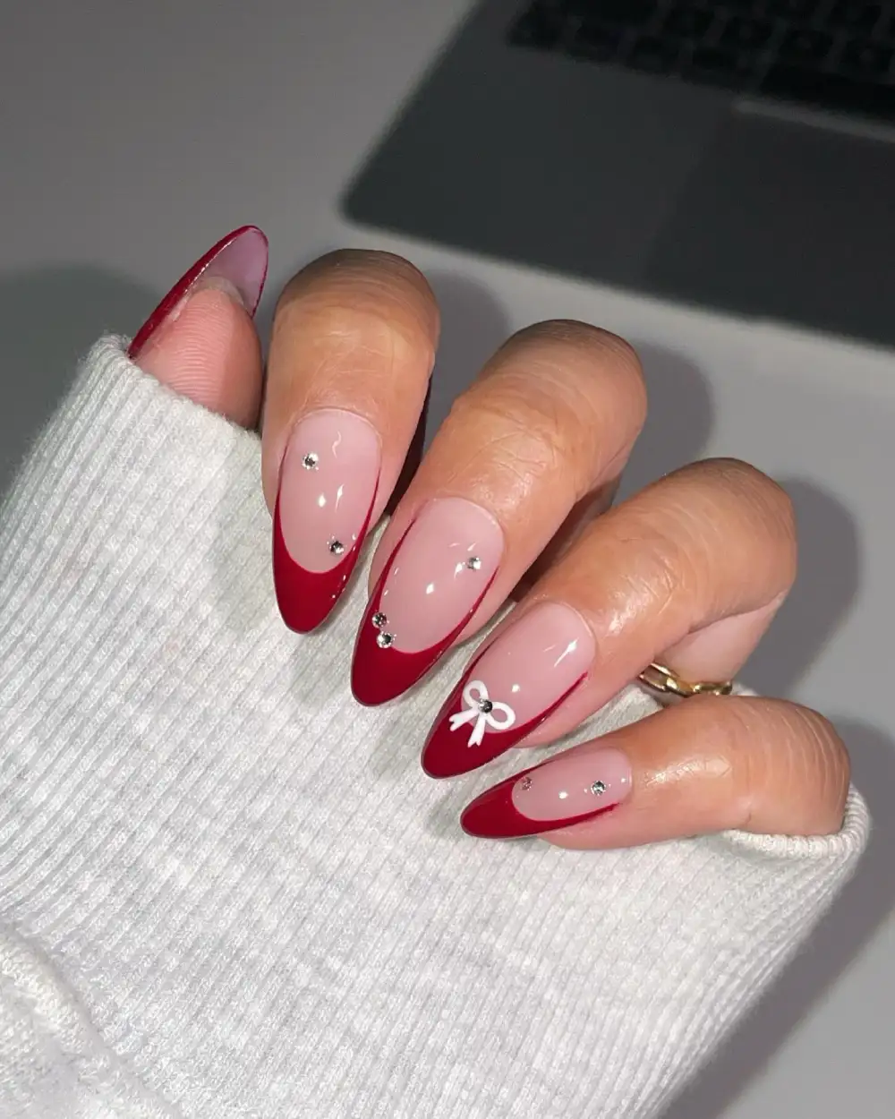 	Red nails	