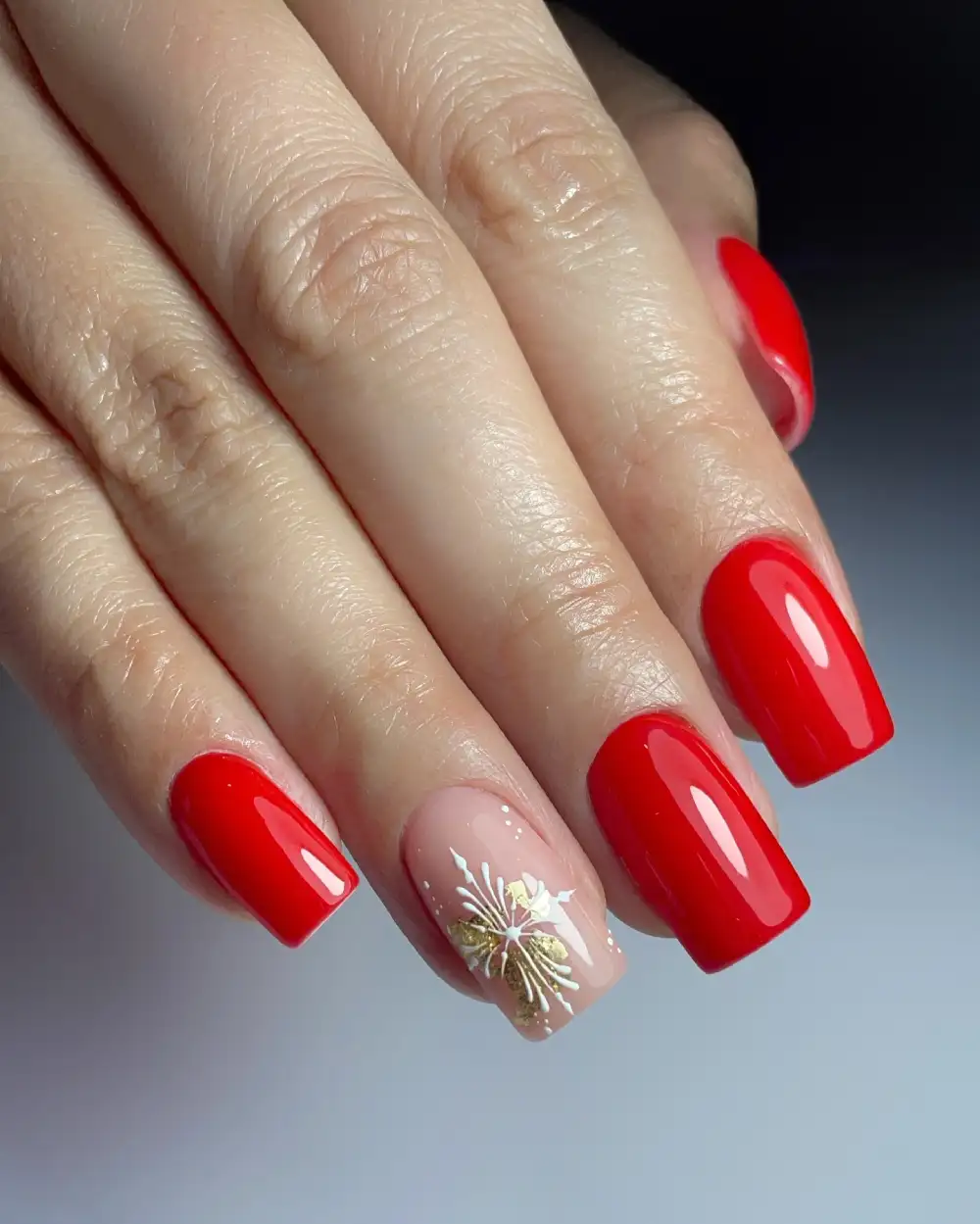 	Red nails	