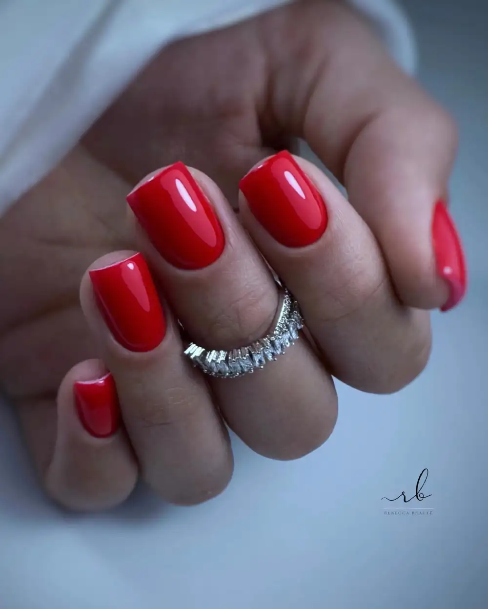 	Red nails	