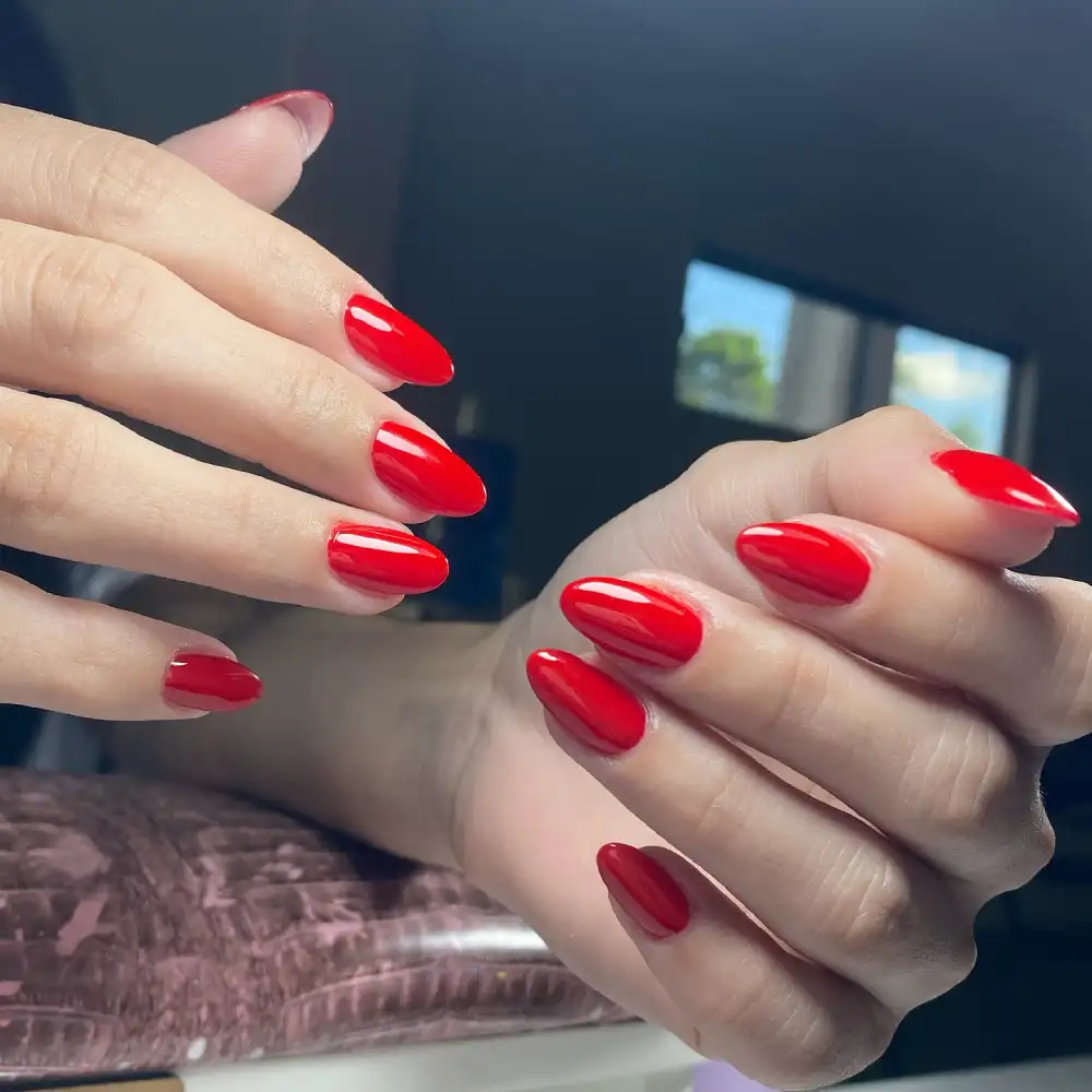 	Red nails	