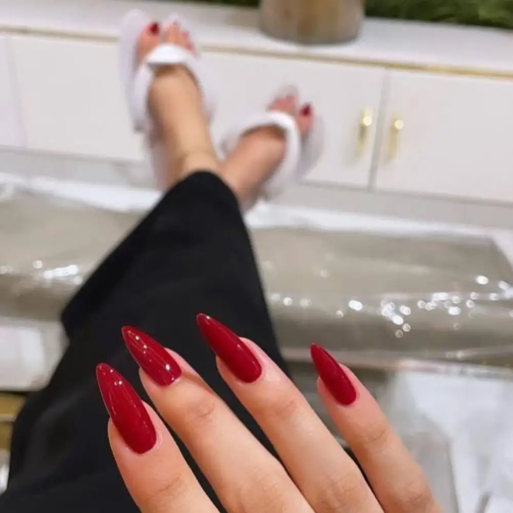 	Red nails	