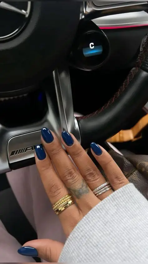 royal blue nails