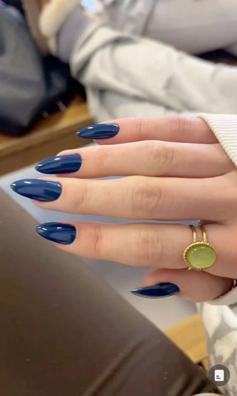 royal blue nails