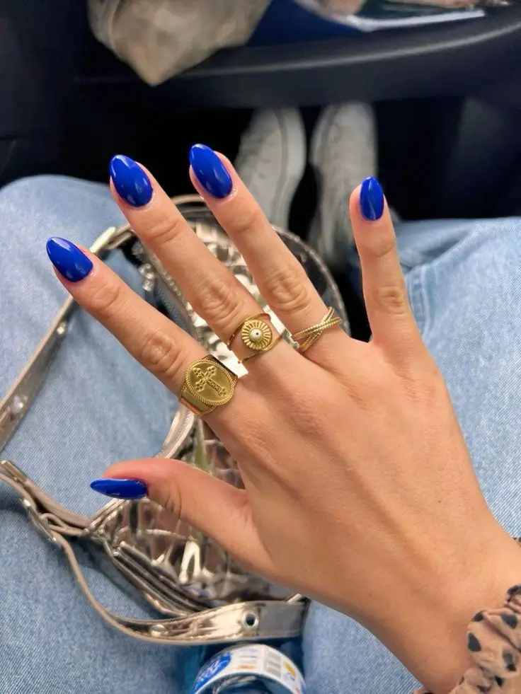 royal blue nails