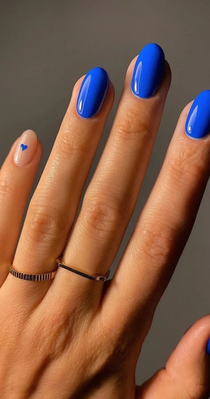 royal blue nails