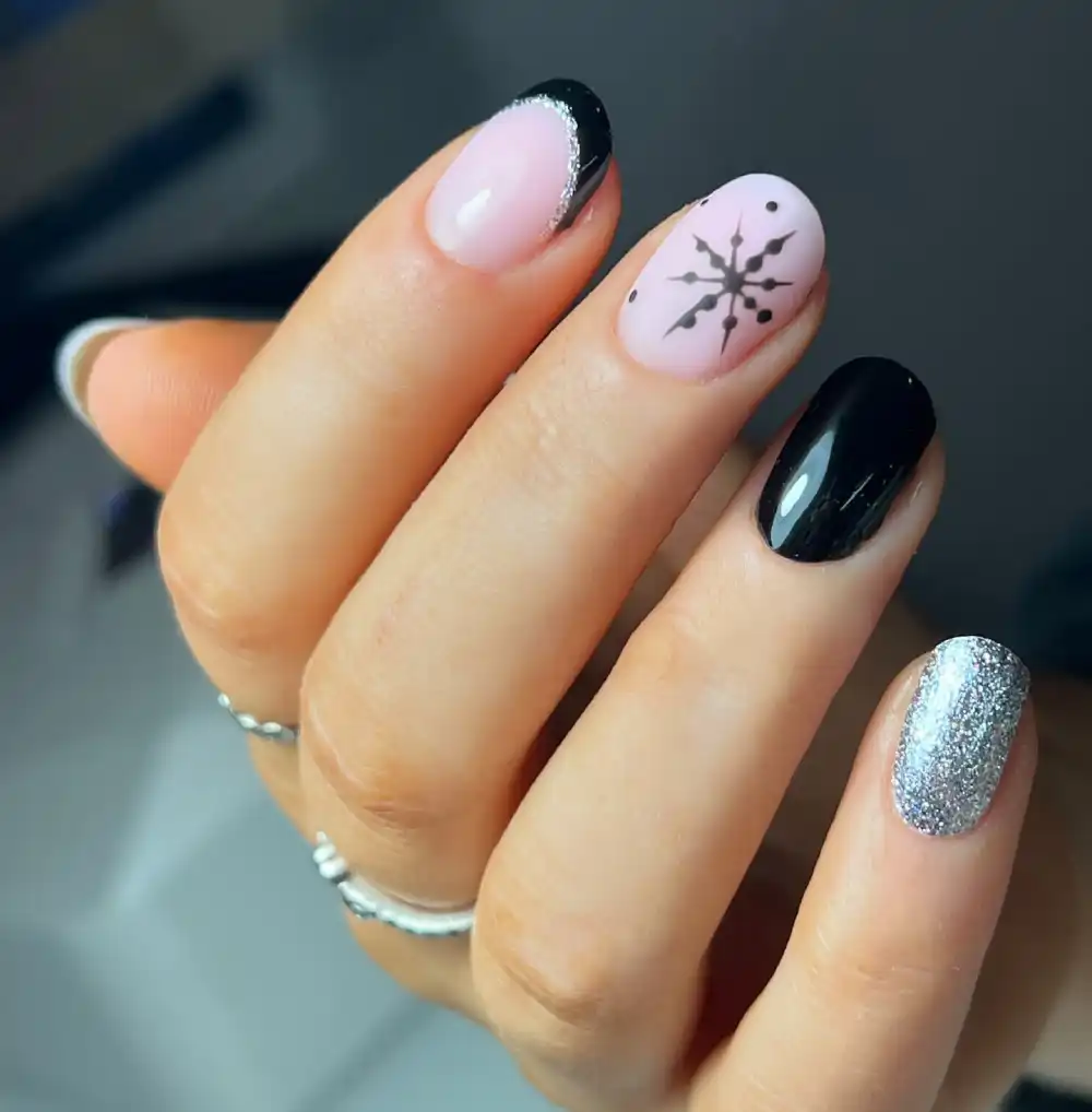 simple christmas nails